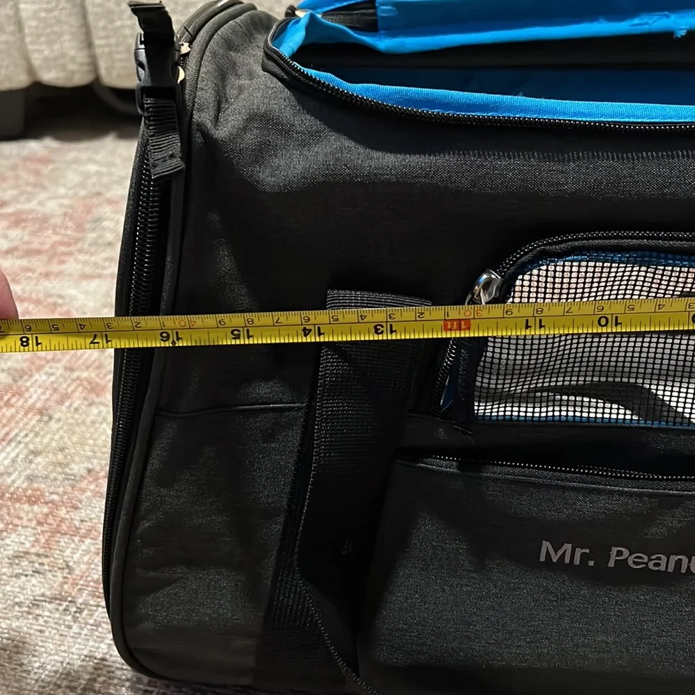 Pet travel carrier